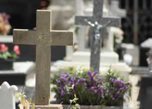 Tombe a terra con lapide in marmo